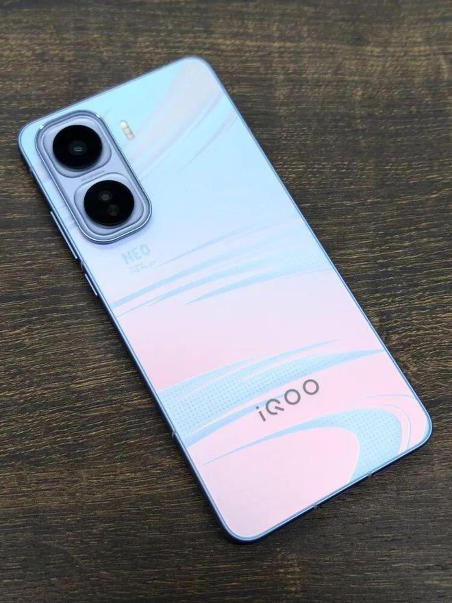 1 :一杯即满配的“超神游戏机”来了pg模拟器电脑版iQOO Neo1(图9) 1 :一杯即满配的“超神游戏机”来了pg模拟器电脑版iQOO Neo1(图9)